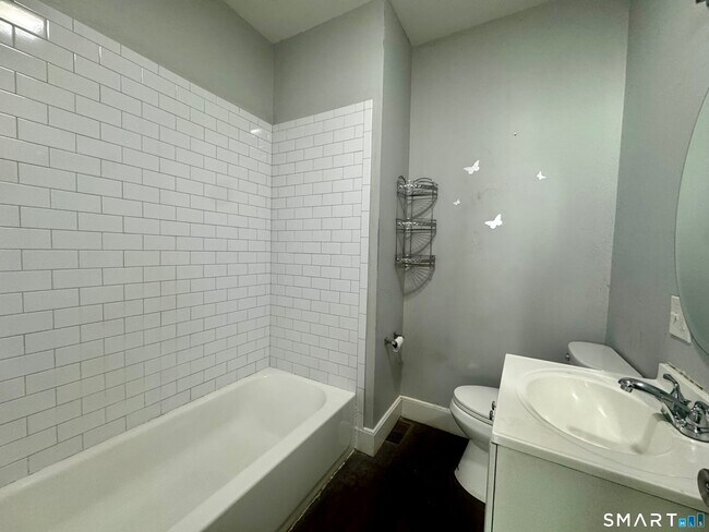 Building Photo - 127 Caroline St