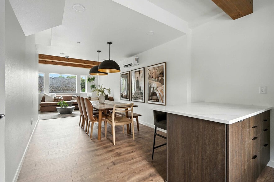 Building Photo - 925 NE 23rd Ave