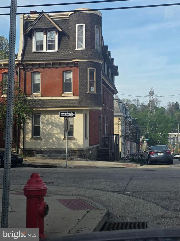 Building Photo - 3848 Terrace St