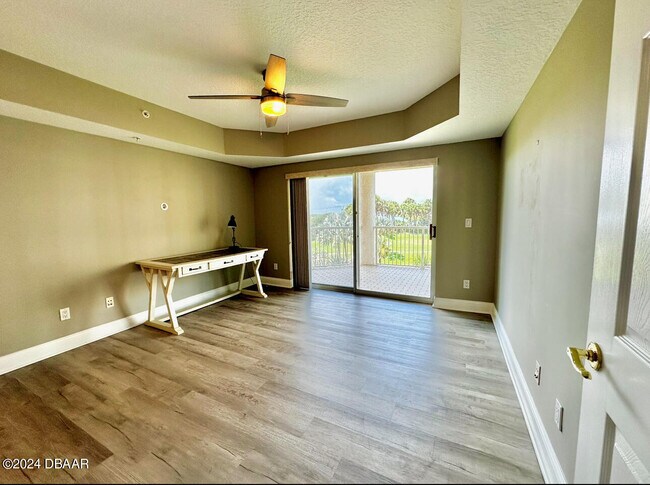 Building Photo - 4670 Links Village Dr