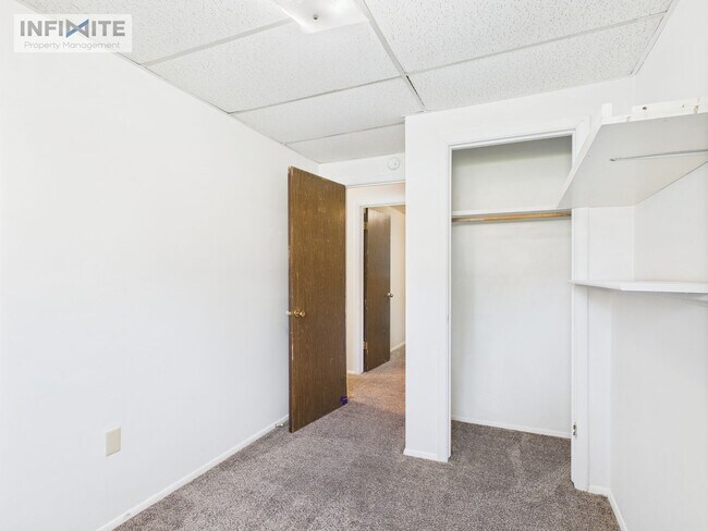 Building Photo - 323 N 16th Ave