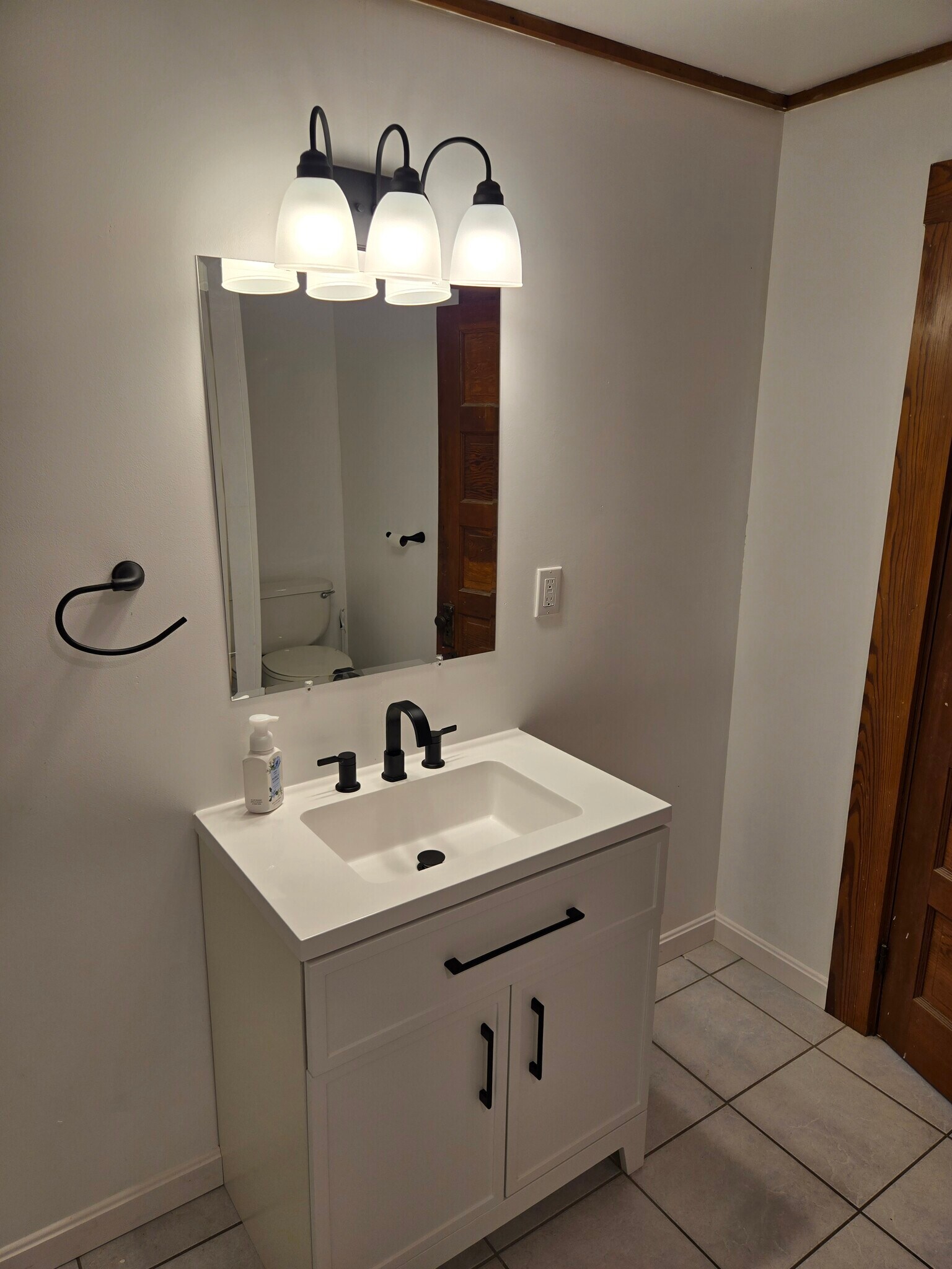 Building Photo - 521 Riverside Dr