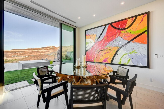 Building Photo - Amazing Golf Course and Las Vegas Valley V...