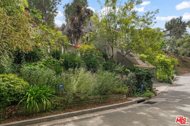 Building Photo - 5630 Spreading Oak Dr