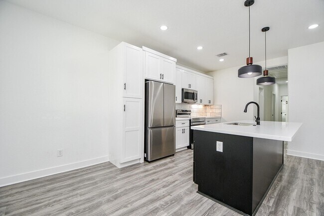 Building Photo - 9734 Pelsey St