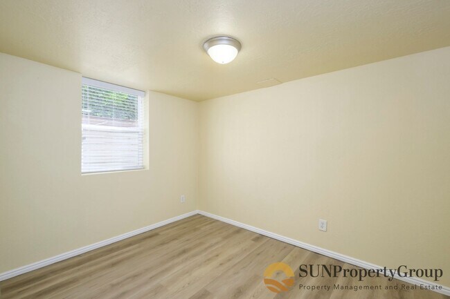 Building Photo - Newly Updated Liberty Wells Duplex!!