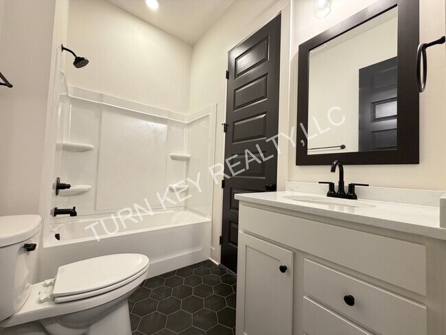 Building Photo - Townhouse for Rent in Hoover