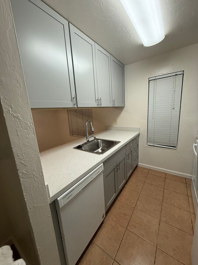 Building Photo - CONDO