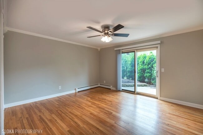 Building Photo - 300 Opatrny Dr