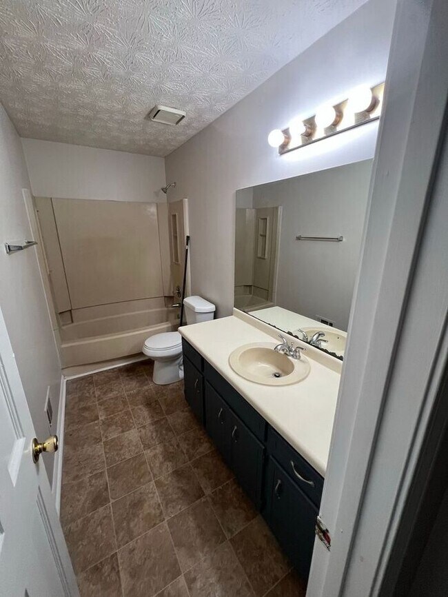 Building Photo - READY NOW!!! 2 bedroom townhouse available in Lawrenceville!