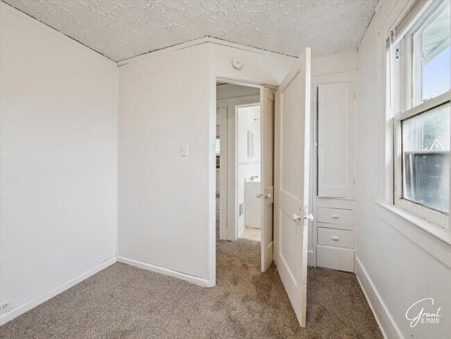 Building Photo - 14702 Winthrop St
