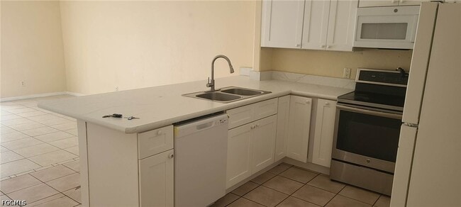 Building Photo - 18570 Miami Blvd