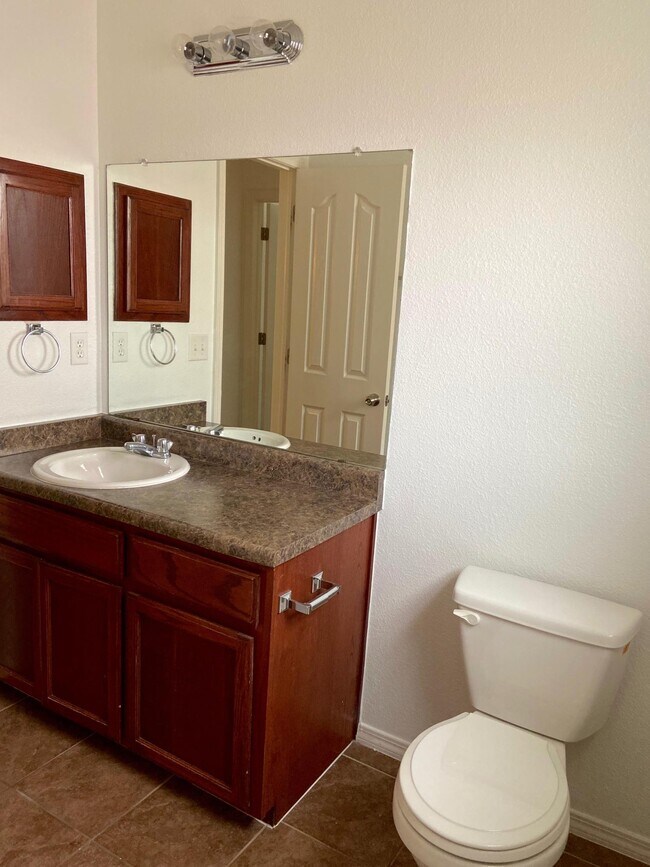 Building Photo - 1470 Senda Del Sol Ln