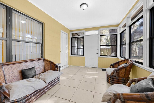 Building Photo - 1700 SW 16th Ct