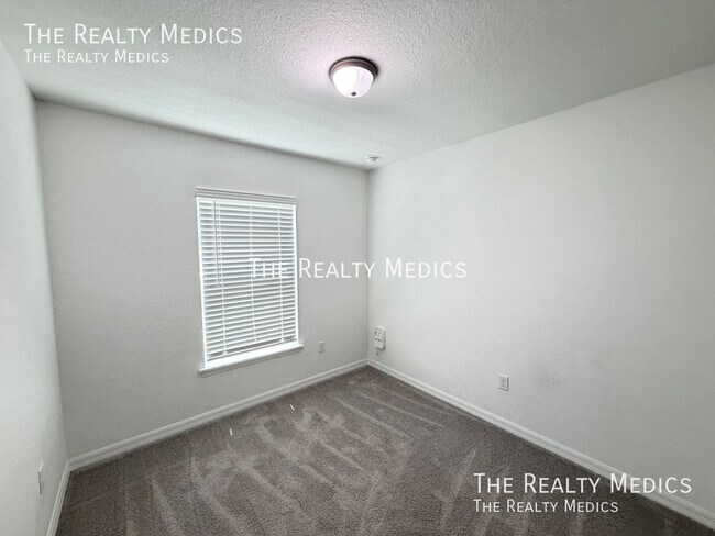Building Photo - 15790 SW 28th Avenue Rd