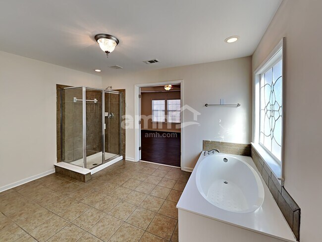 Building Photo - 407 Pinoak Dr