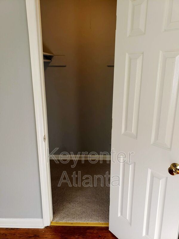 Building Photo - 1596 Line Cir