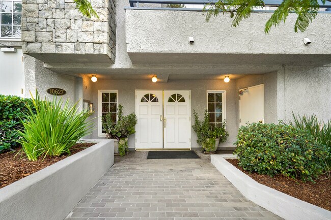 Building Photo - 10627 Ashton Ave