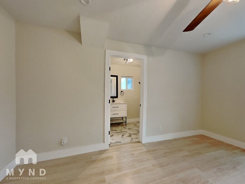 Building Photo - 115 Fredonia St