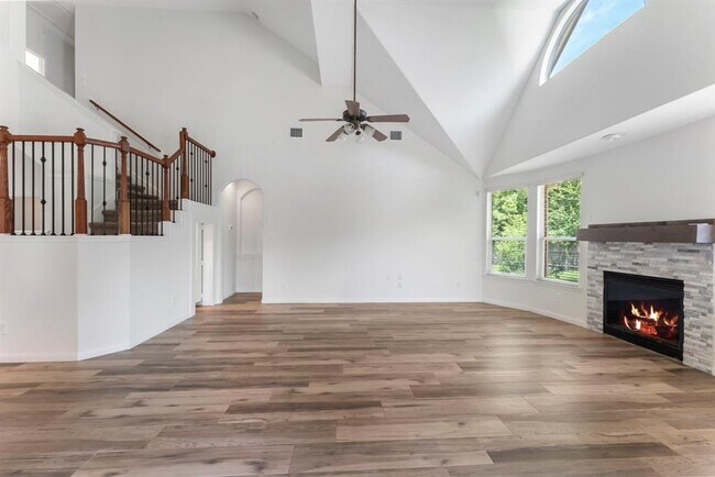 Building Photo - 2 Granite Path Pl