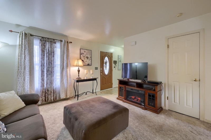 Building Photo - 6 Tiffany Ln