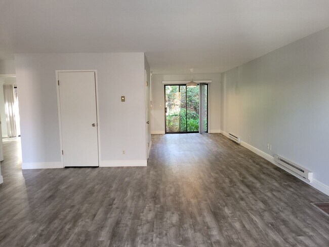 Building Photo - 10162 Alpine Dr
