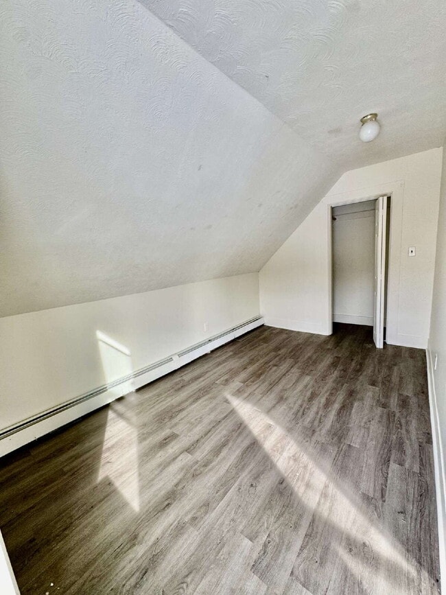 Building Photo - Bright Three Bedroom Apartment with Architectural Charm!