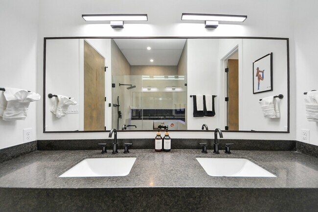 Building Photo - 2211 Staples St