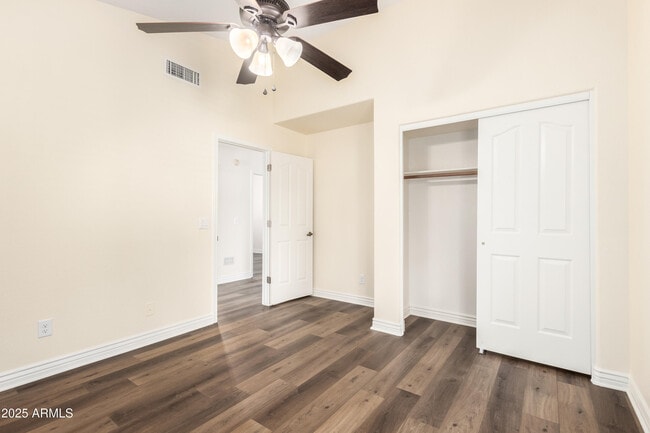 Building Photo - 1517 W Islandia Dr