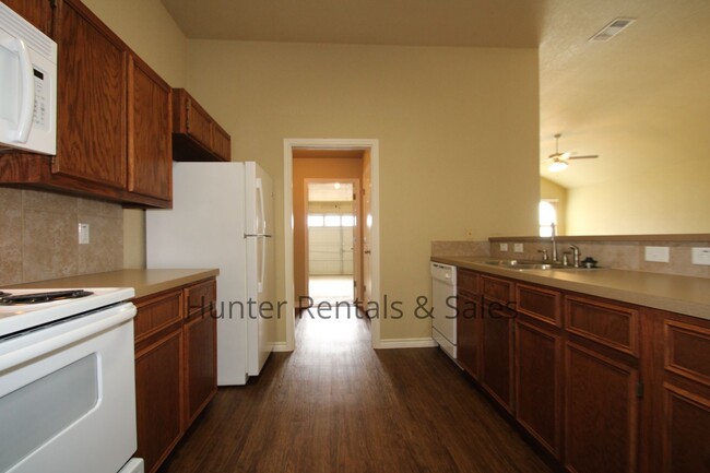 Building Photo - Spacious 2-bedroom!!!