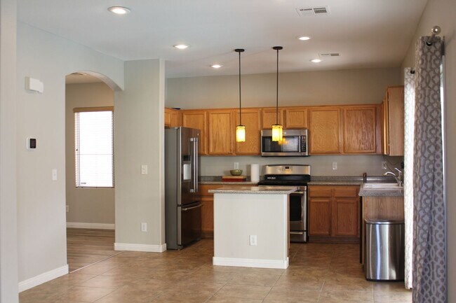 Building Photo - BEAUTIFUL 4 BEDROOM HOME WITH A POOL!