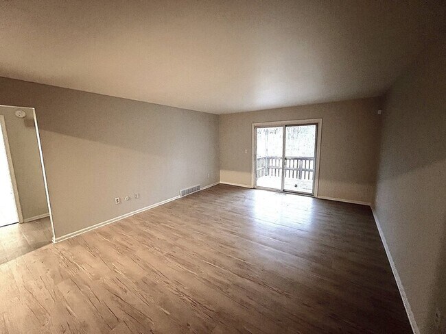 Building Photo - 2068 Andrew St SE