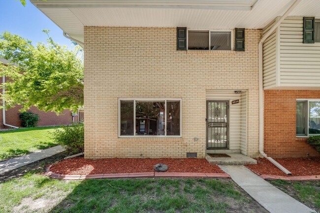 Primary Photo - 2 Bedroom 2.5 Bath Townhome in Southeast D...
