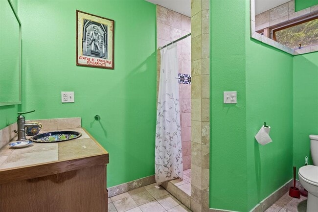 Building Photo - 508 E 38th 1/2 St