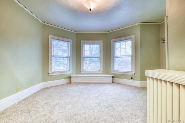 Building Photo - 25 Maple Ave