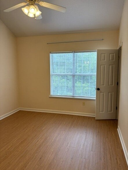 Building Photo - 2023 Creekside Ct