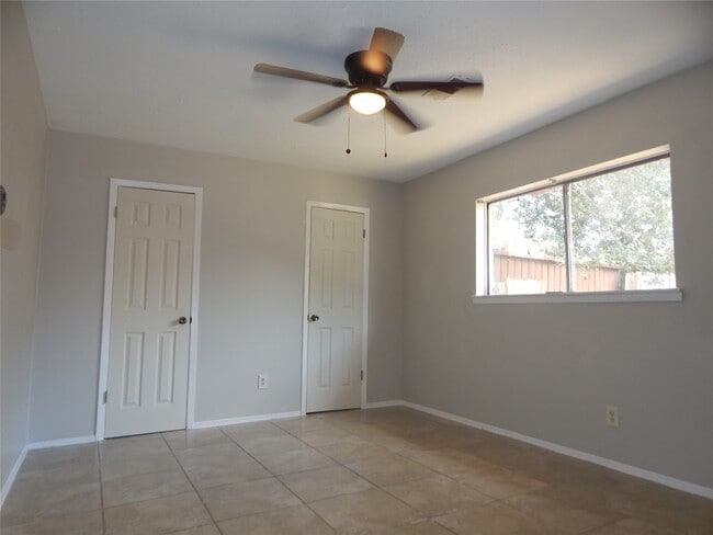 Building Photo - 11626 Sharpview Dr
