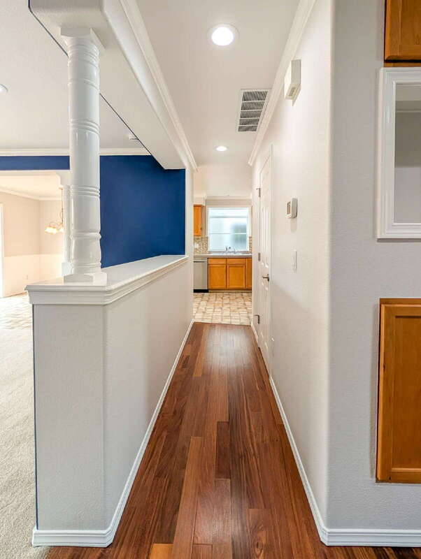 Building Photo - 11625 Center Rd