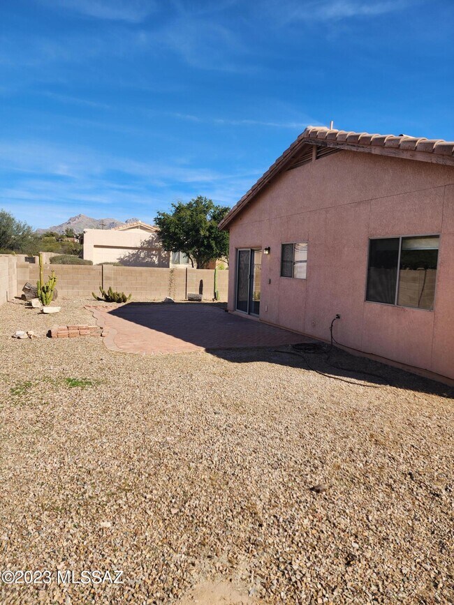 Building Photo - 5461 N Willow Thicket Way