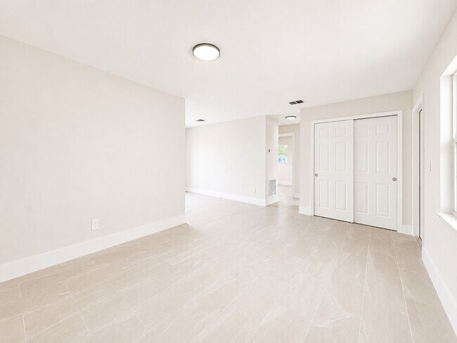 Building Photo - 5422/5424 Ninth Ave