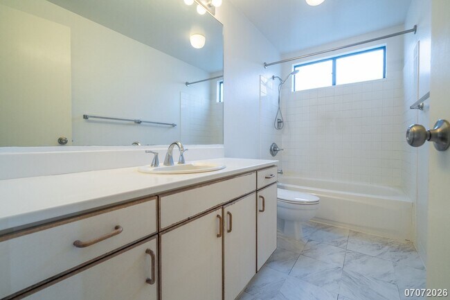 Building Photo - Spacious 3 Bed 2Bath SFM Pets Negotiable- WEST LOCH ESTATES - $3950/month