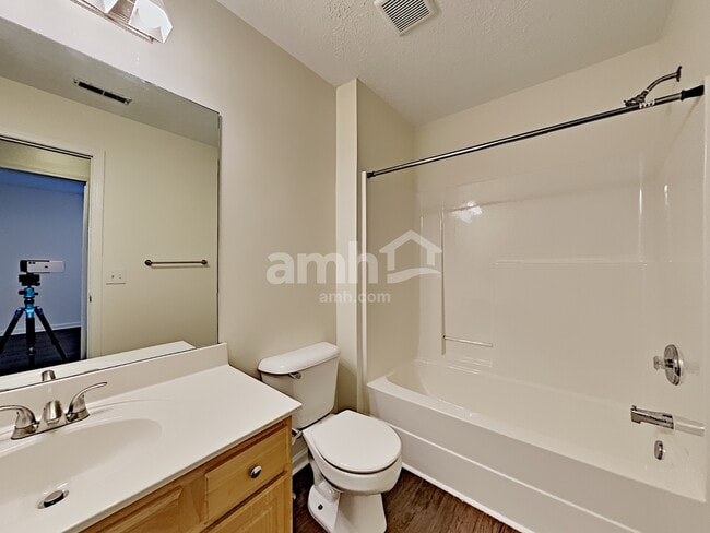 Building Photo - 916 Springs Hill Way