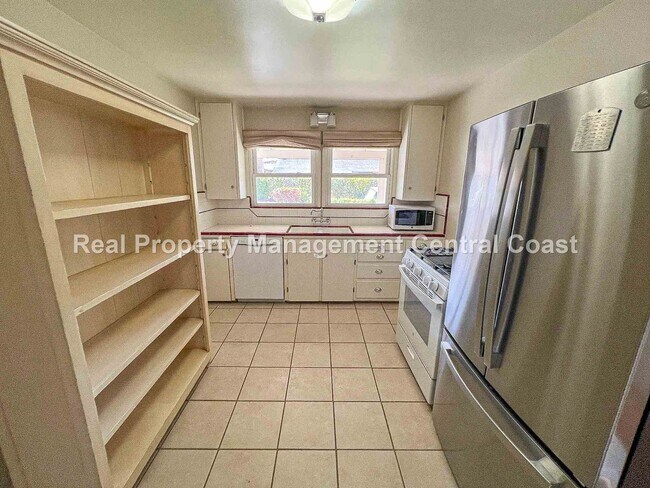 Building Photo - AVAILABLE NOW - Charming Shell Beach Home ...