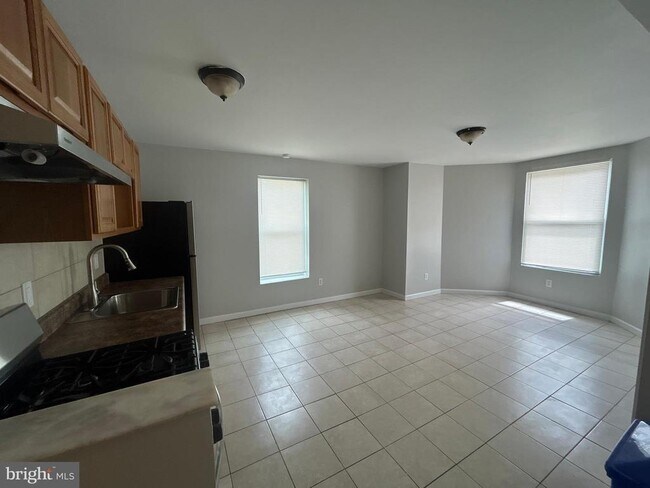 Building Photo - 531 Brinton St