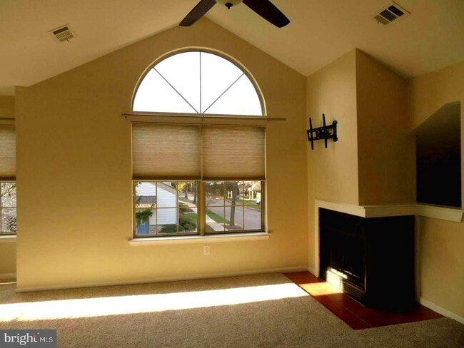 Building Photo - 208 Foxmeadow Dr