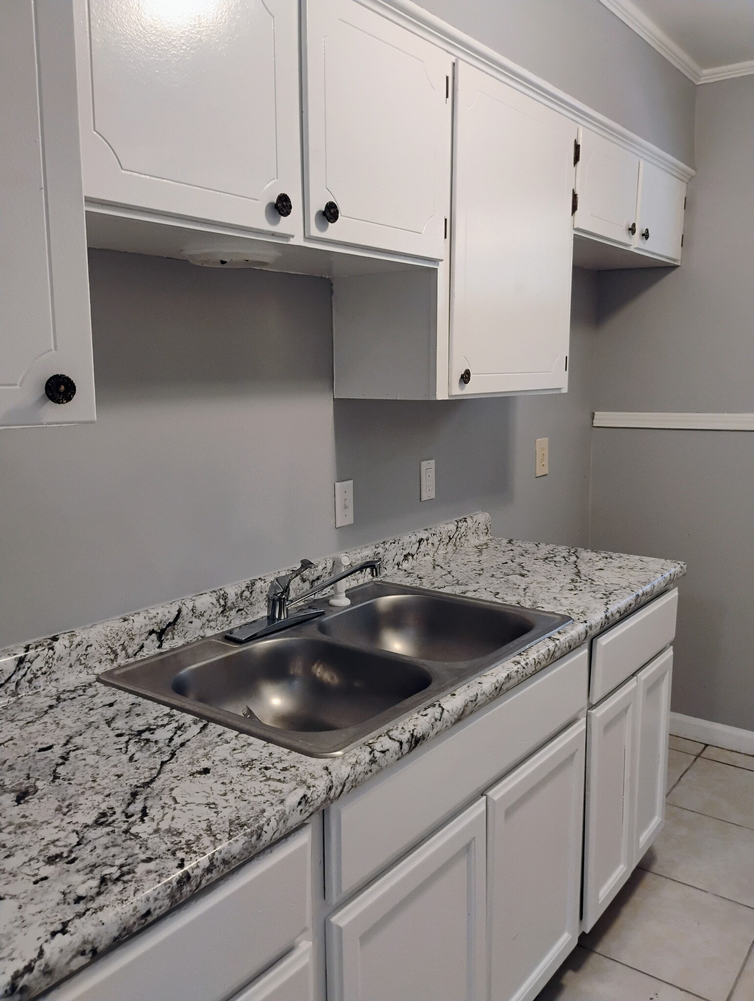 Building Photo - 832 Holt Dr