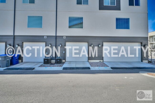 Building Photo - 304 S 1150 W