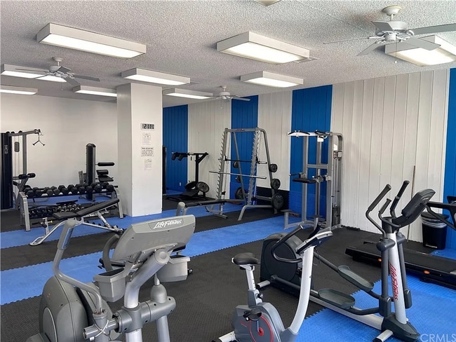 Building Photo - Studio Condo! Long Beach! 90804! Move-In Special $500 Off First Months Rent!