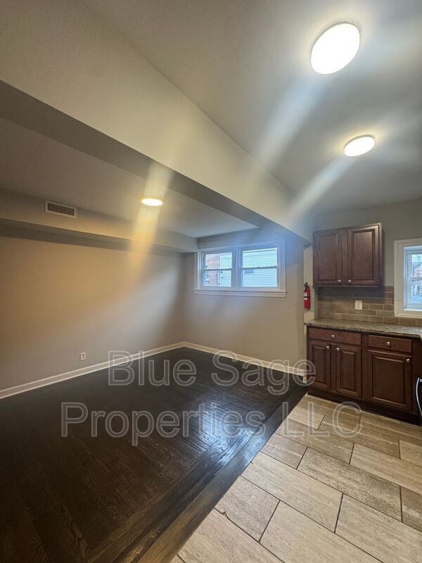 Building Photo - 7059 Greenwood Ave
