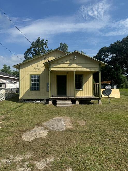 Building Photo - 1416 W 7th St